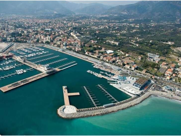 Loano-Marina Spiaggia, Mare, A 5 Stelle Exterior foto